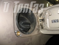 ГБО на Toyota Land Cruiser 200 - Газовое заправочное устройство в лючок бензозаправочной горловины