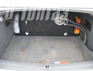ГБО на Audi A6 - Баллон обтянут обивочной тканью под цвет обивки багажника