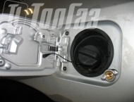 ГБО на Toyota Highlander - Газовое заправочное устройство в лючок бензозаправочной горловины